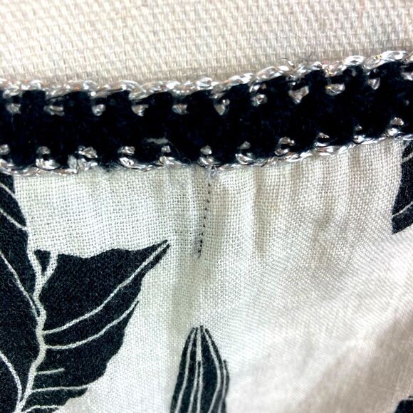 Tahari Linen on or Off Shoulder Floral Black and White blouse w/silver trim - Picture 11 of 15